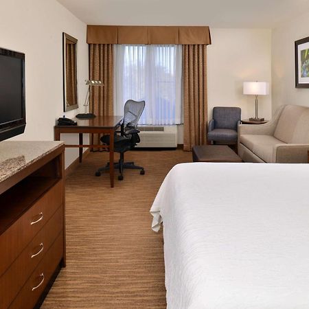 Hilton Garden Inn Addison Exteriör bild
