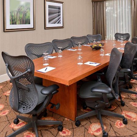 Hilton Garden Inn Addison Exteriör bild