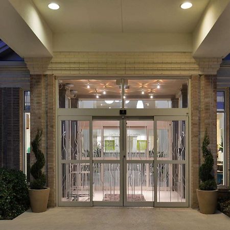 Hilton Garden Inn Addison Exteriör bild