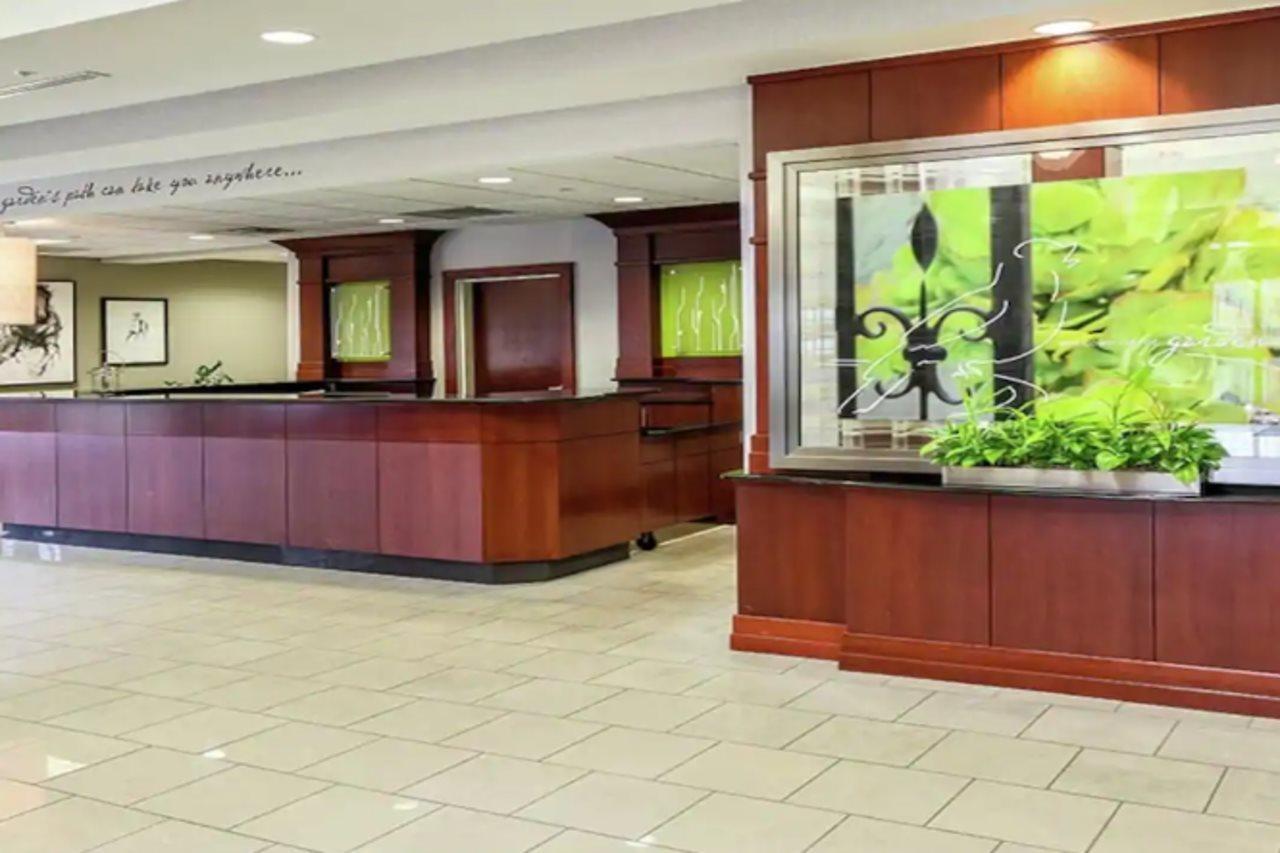 Hilton Garden Inn Addison Exteriör bild