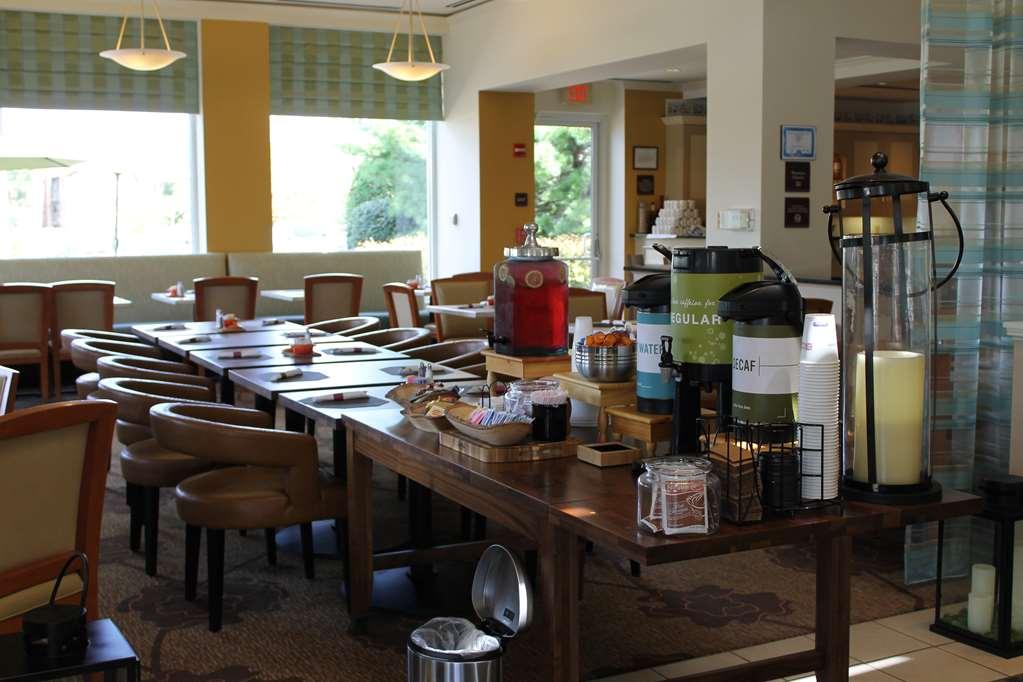 Hilton Garden Inn Addison Restaurang bild