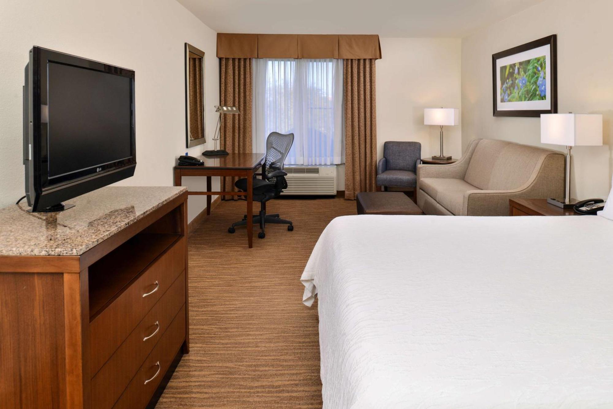 Hilton Garden Inn Addison Exteriör bild