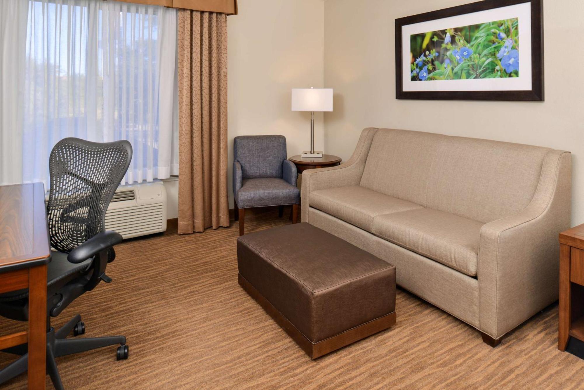 Hilton Garden Inn Addison Exteriör bild