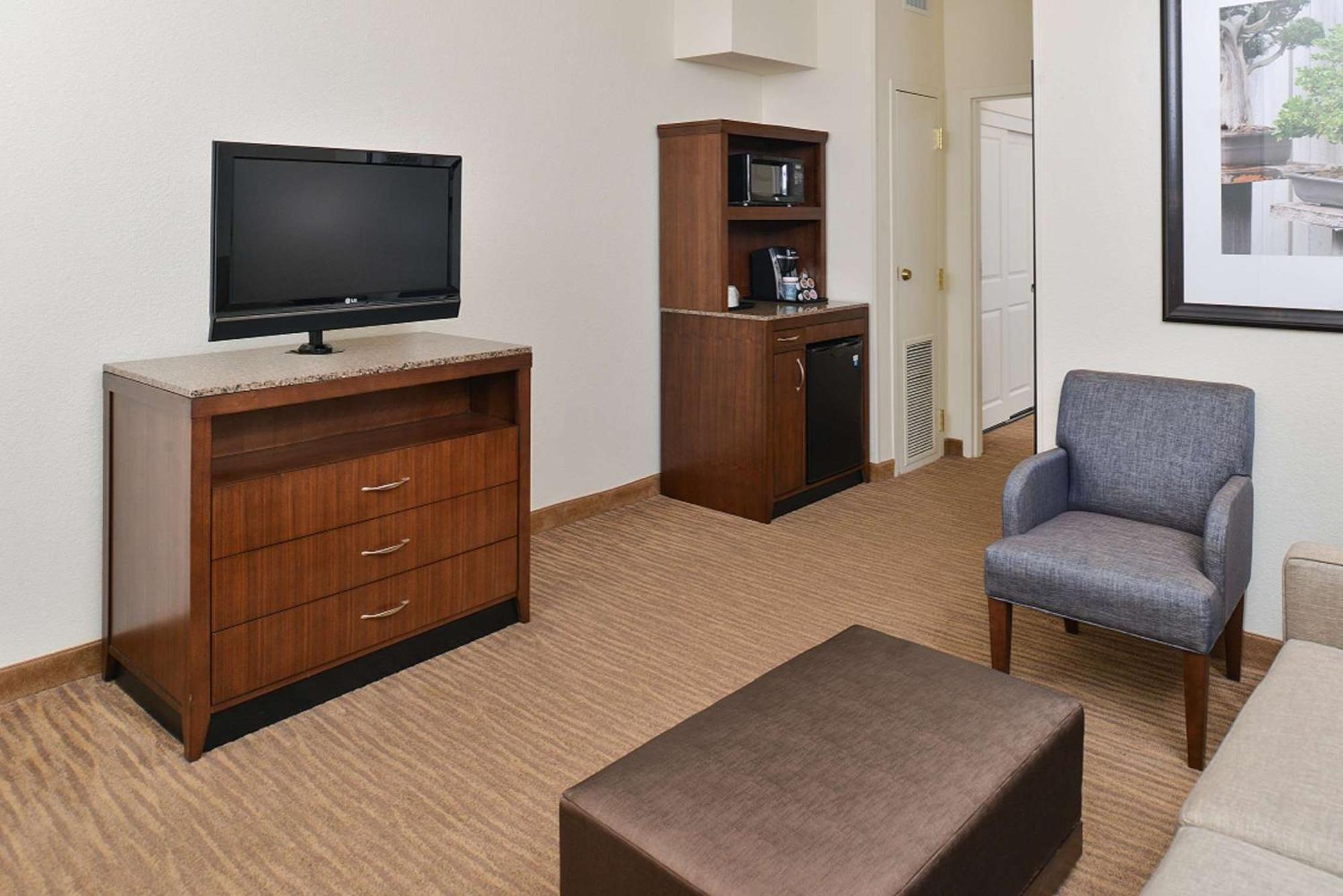 Hilton Garden Inn Addison Exteriör bild