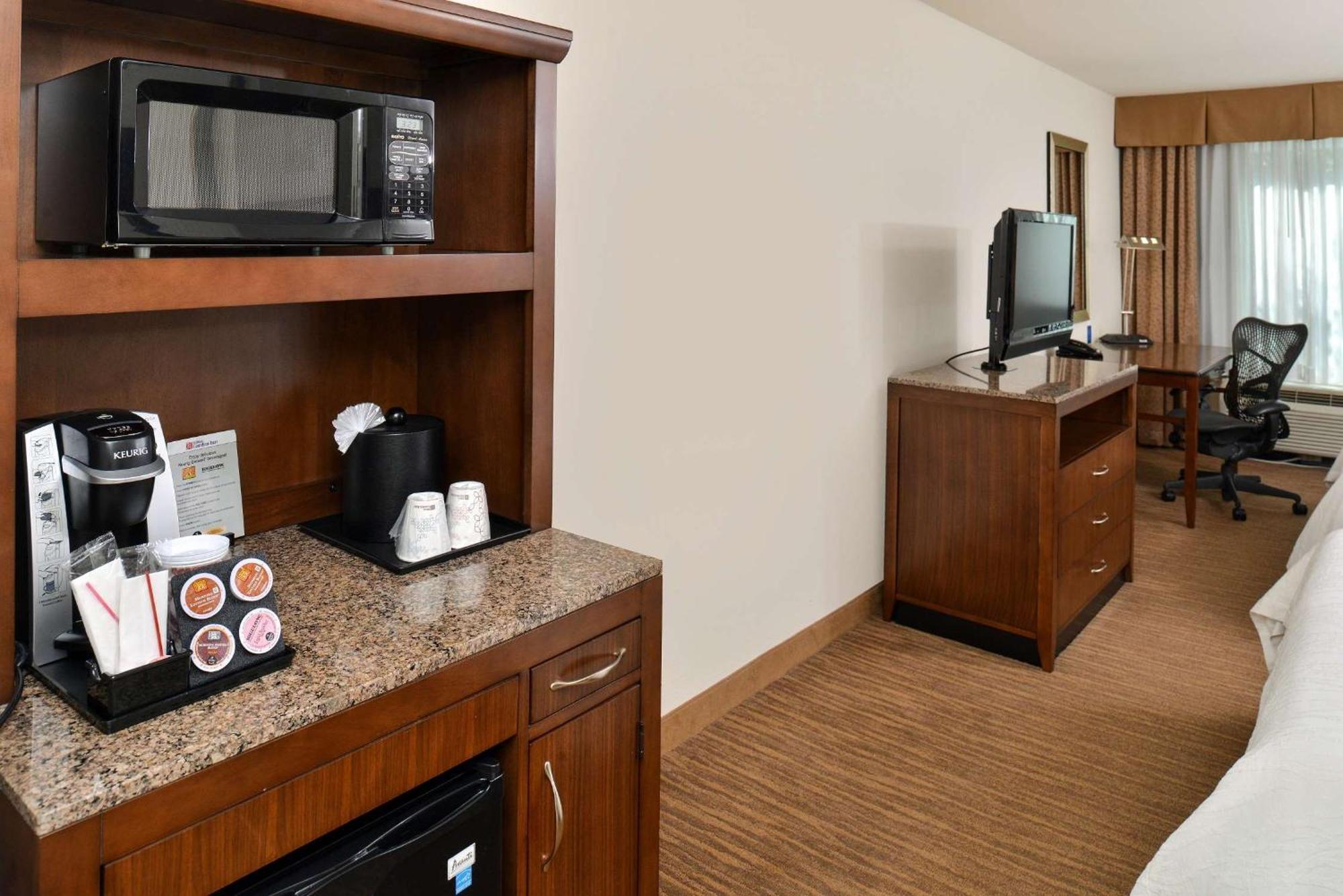 Hilton Garden Inn Addison Exteriör bild