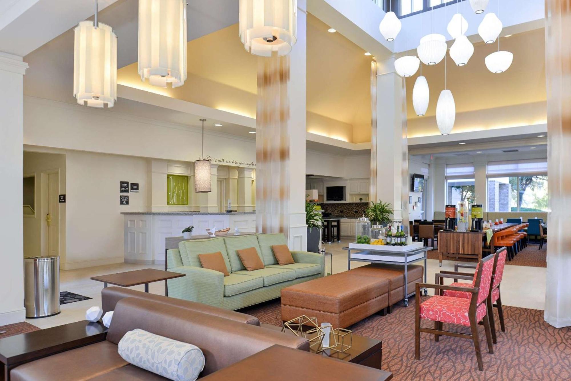 Hilton Garden Inn Addison Exteriör bild