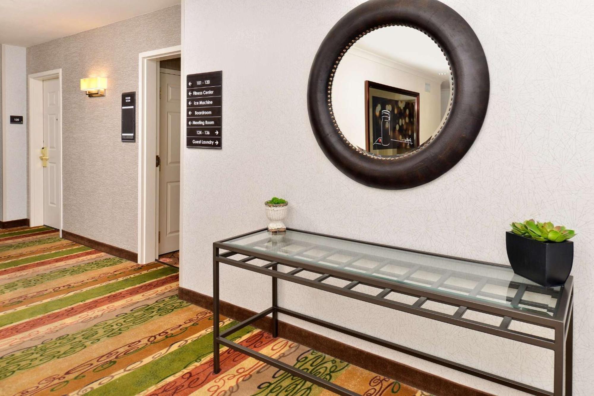 Hilton Garden Inn Addison Exteriör bild