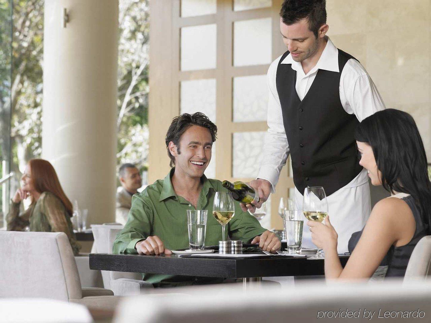 Hilton Garden Inn Addison Restaurang bild